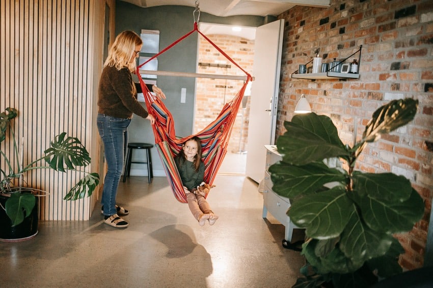 sansemotoriske øvelser i hængehøje -træning vestibulærsansen, som er en af de 3 primære sanser